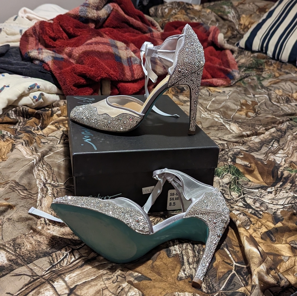Betsey Johnson ribbon tie heels sz 8.5
